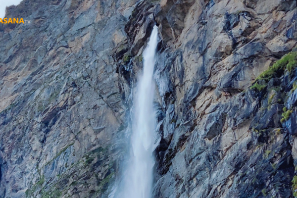 उत्तराखंड का एक रहस्यमयी झरना इसकी एक बूंद शरीर पर पड़ने से ही होती है मोक्ष की प्राप्ति। पांडवों से जुड़ी है इस झरने की कहानी रहस्यमयी झरने